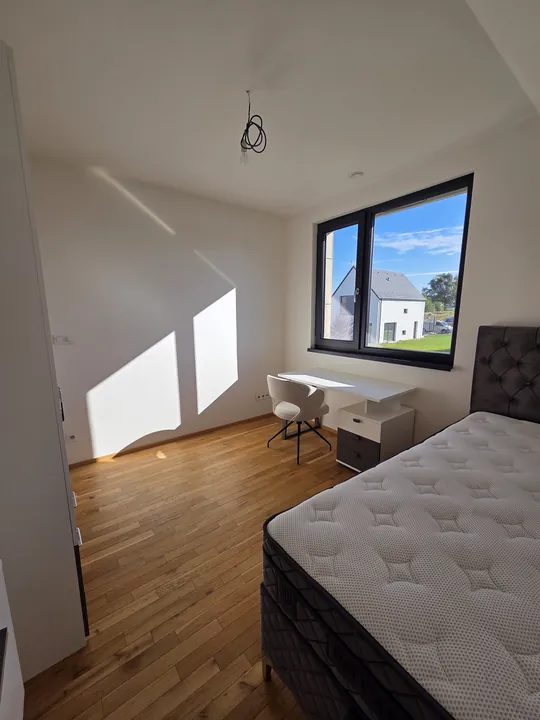 Ložnice s pracovním koutem